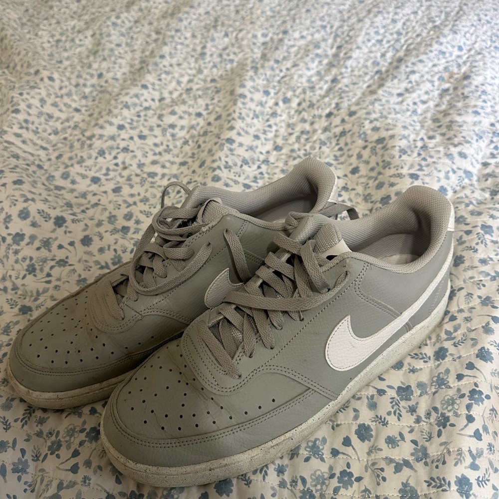 Nike Men's Light Gray Sneakers